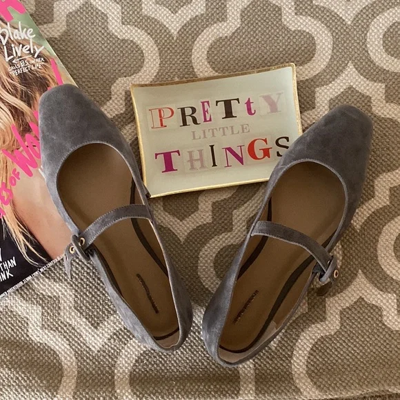 “Ann Taylor” buttery soft gray suede Mary Jane style shoe; size 8;NWOT - Picture 3 of 8